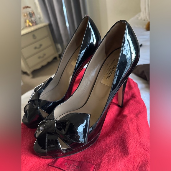 Valentino Garavani Black Stiletto Heels with Bow Detail patent leather